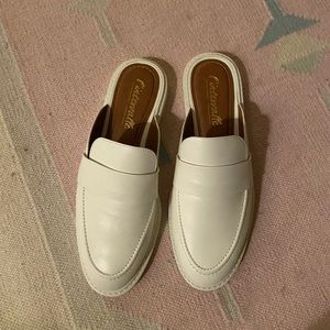 Intervalle white leather mules
